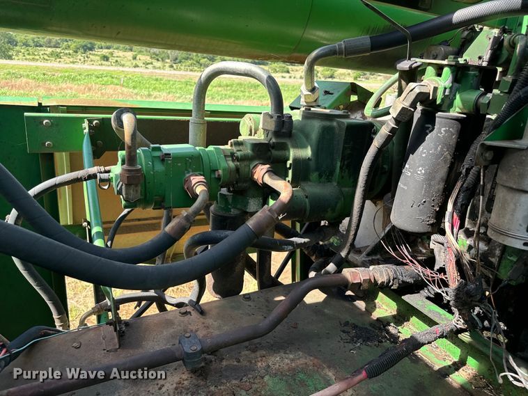 image for item NQ9571 1995 John Deere 9600 combine