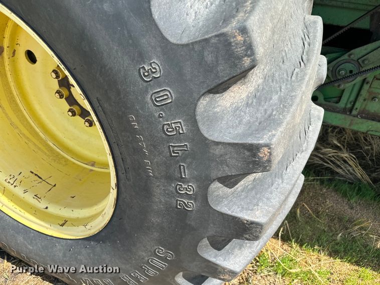 image for item NQ9571 1995 John Deere 9600 combine