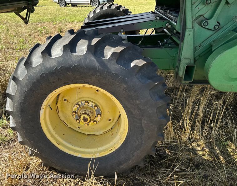 image for item NQ9571 1995 John Deere 9600 combine