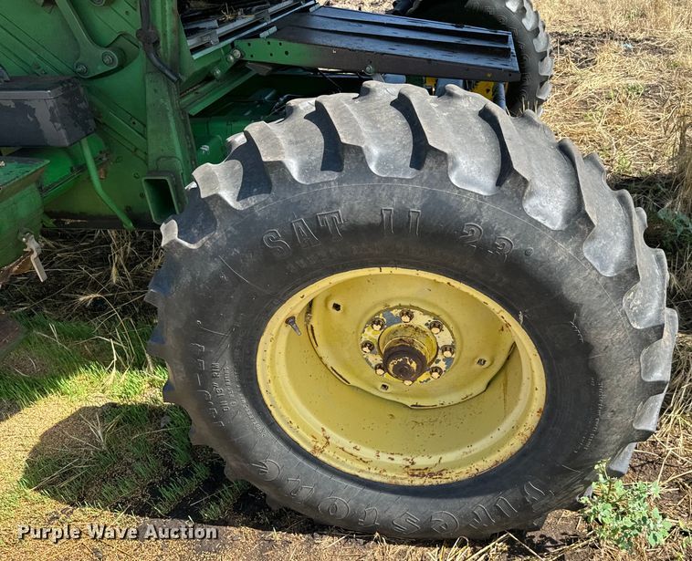 image for item NQ9571 1995 John Deere 9600 combine