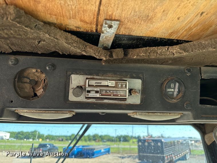 image for item NQ9573 Steiger Cougar III ST270 4WD tractor