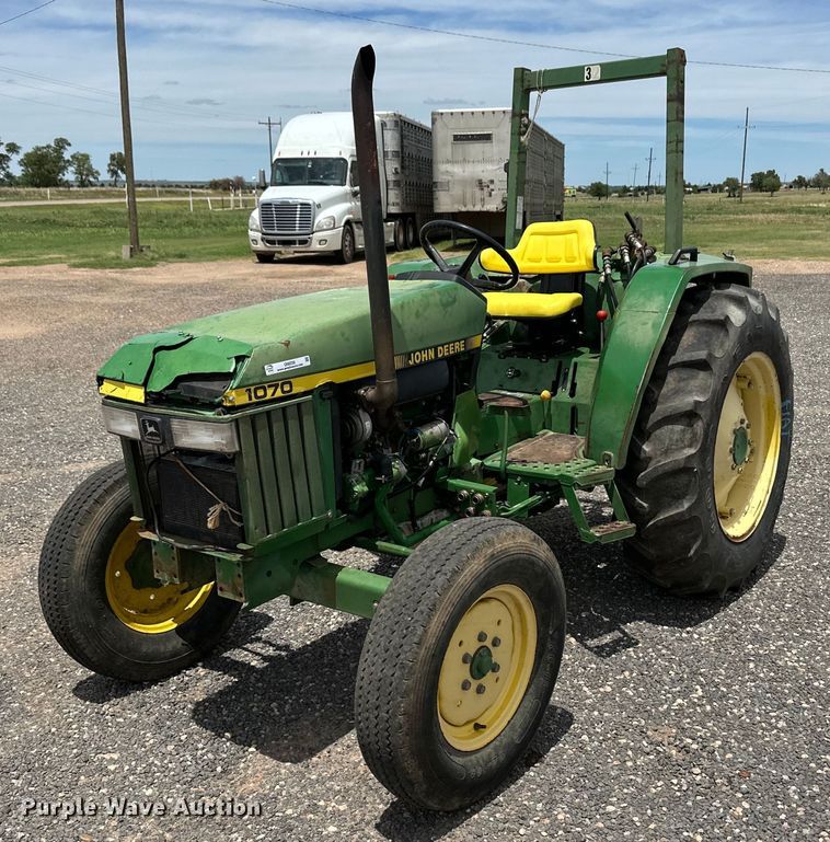 image for item OI9220 1996 John Deere 1070 tractor