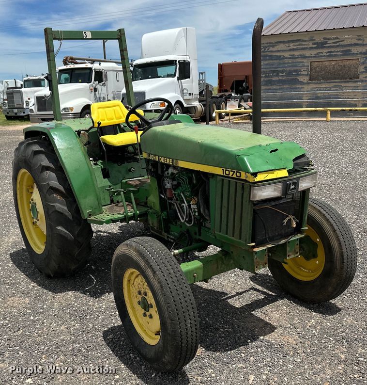 image for item OI9220 1996 John Deere 1070 tractor
