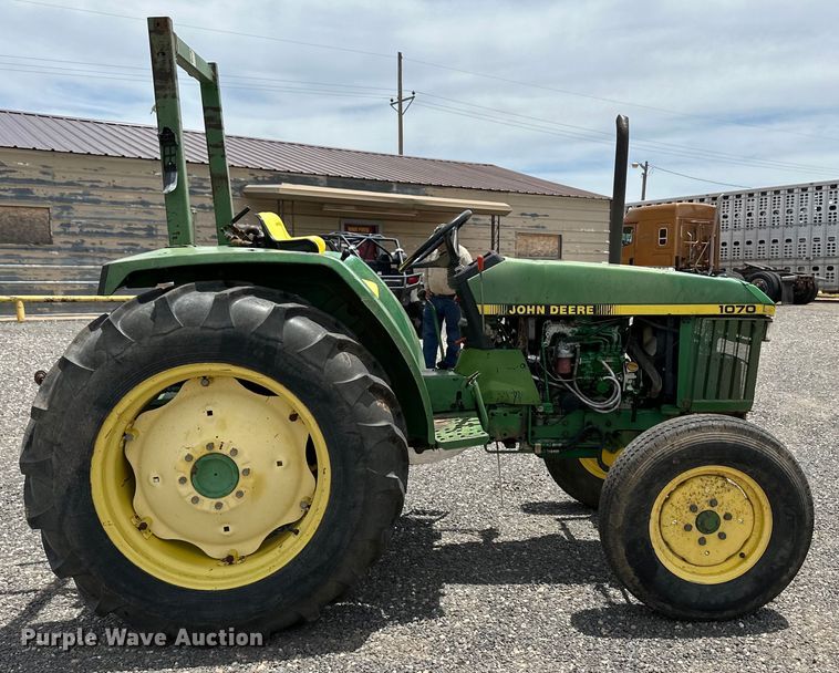image for item OI9220 1996 John Deere 1070 tractor