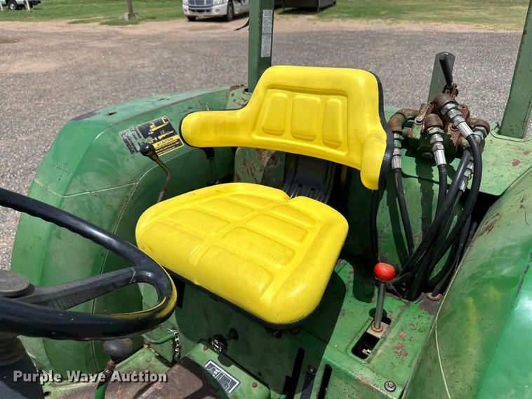 image for item OI9220 1996 John Deere 1070 tractor
