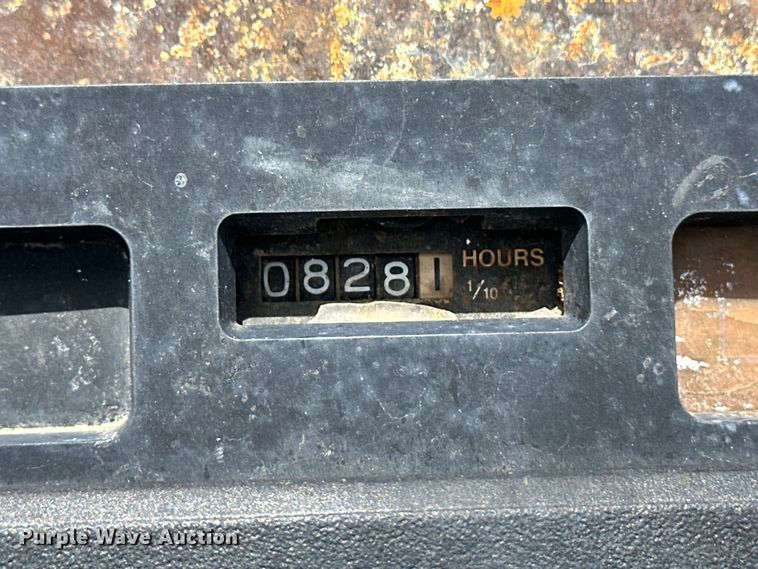 image for item OI9220 1996 John Deere 1070 tractor