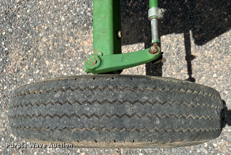 image for item OI9220 1996 John Deere 1070 tractor