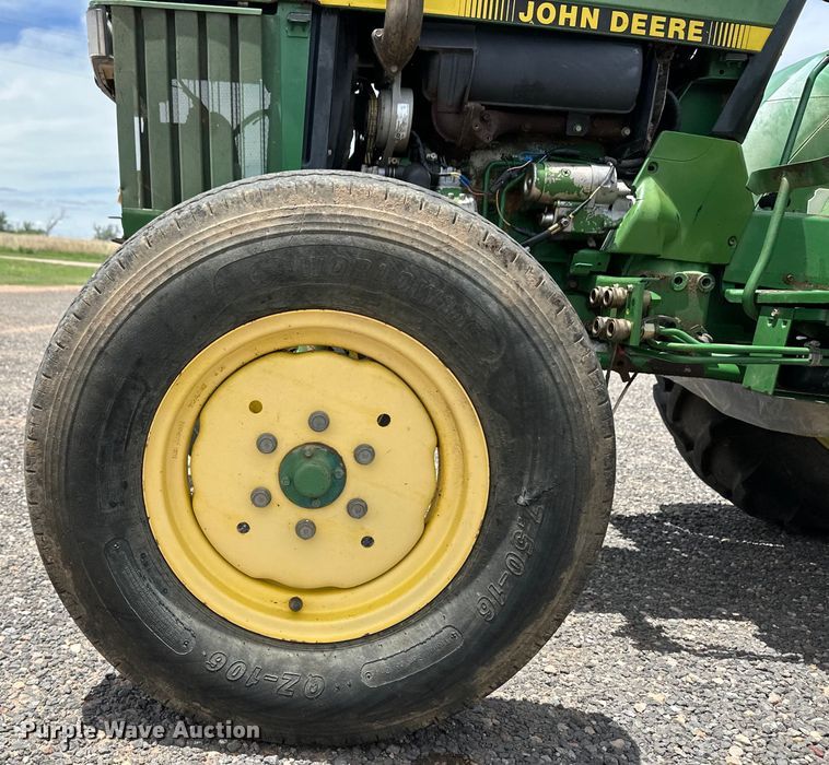 image for item OI9220 1996 John Deere 1070 tractor