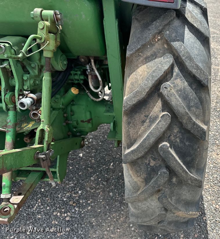 image for item OI9220 1996 John Deere 1070 tractor