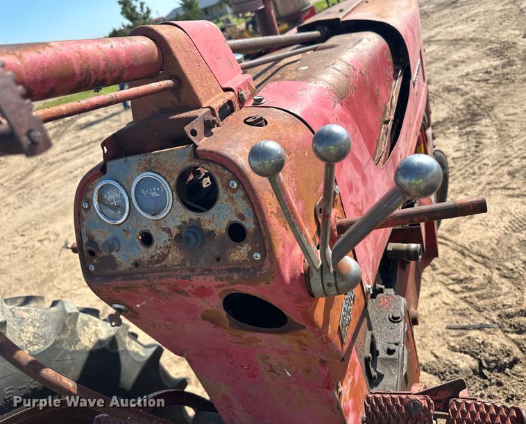 image for item OL9620 International Harvester McCormick Farmall 400 tractor