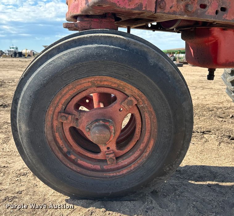 image for item OL9620 International Harvester McCormick Farmall 400 tractor