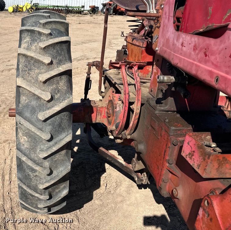 image for item OL9620 International Harvester McCormick Farmall 400 tractor