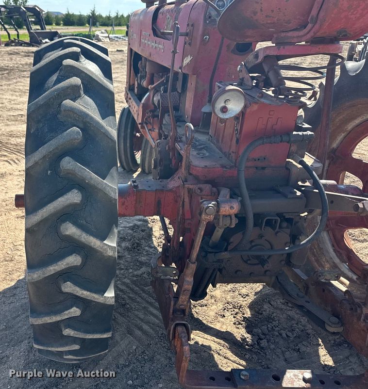 image for item OL9620 International Harvester McCormick Farmall 400 tractor