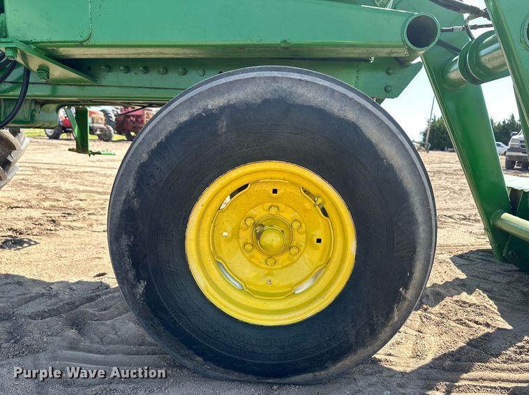 image for item OL9622 1974 John Deere 4430 tractor