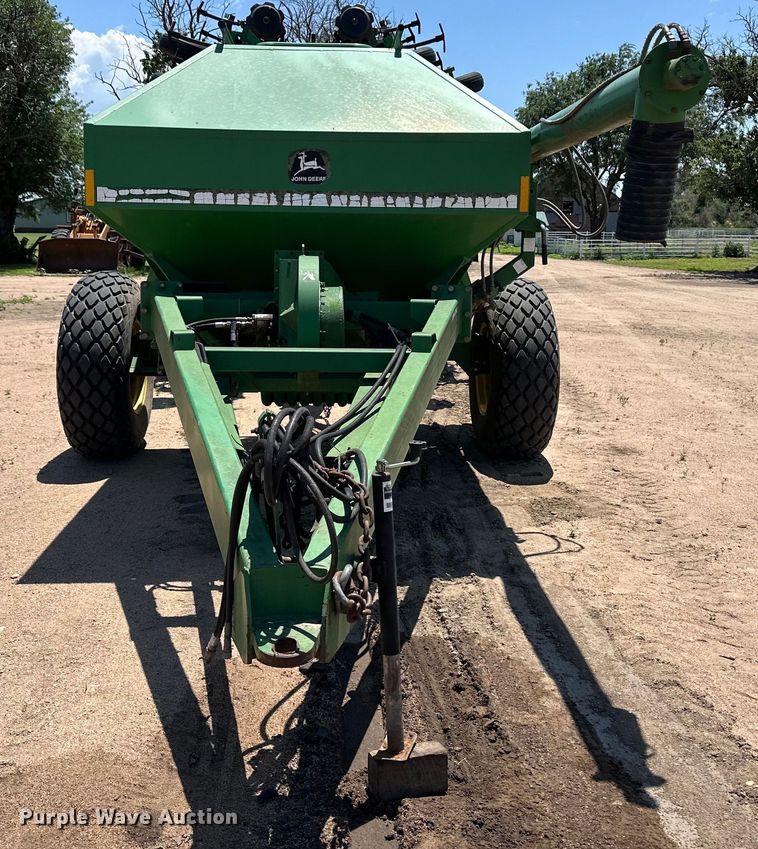 image for item OL9629 John Deere 730 air seeder