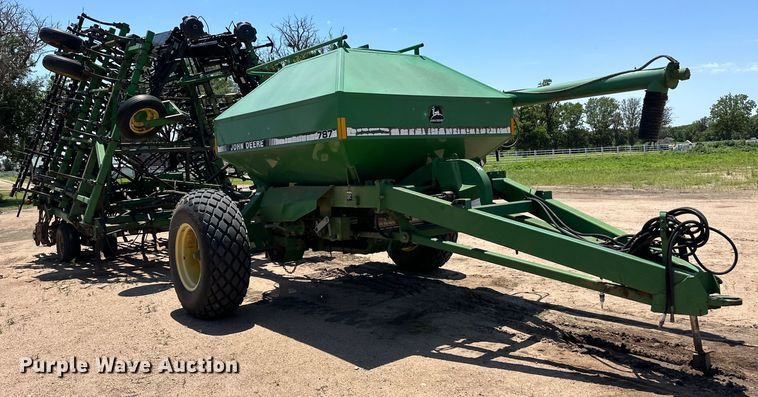 image for item OL9629 John Deere 730 air seeder