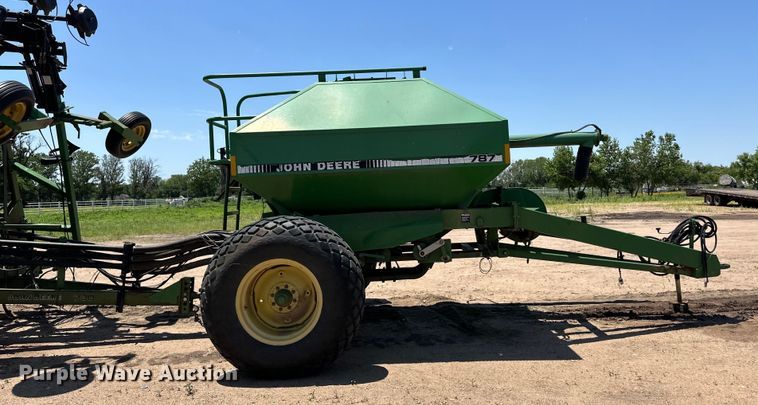 image for item OL9629 John Deere 730 air seeder