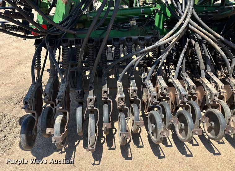 image for item OL9629 John Deere 730 air seeder