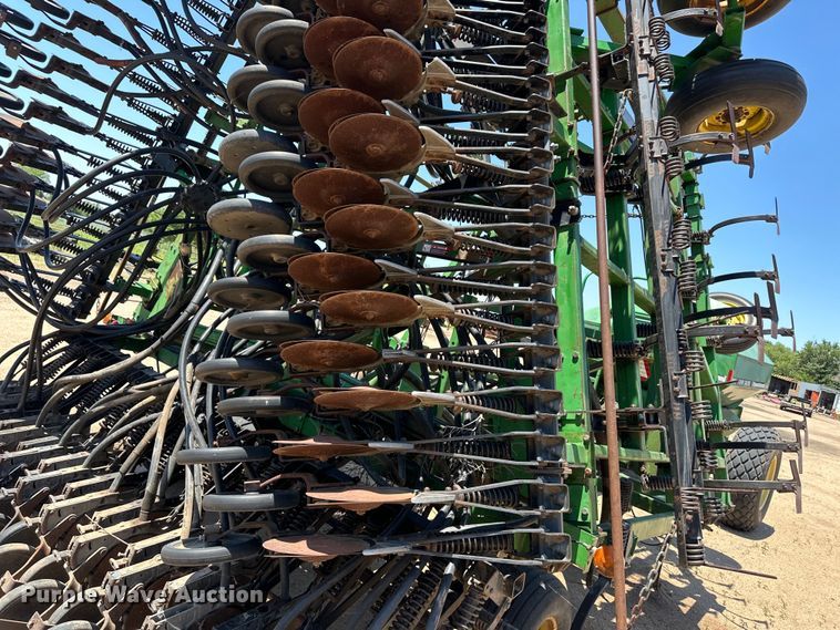 image for item OL9629 John Deere 730 air seeder