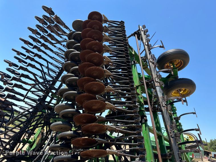 image for item OL9629 John Deere 730 air seeder