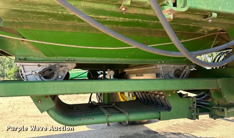 image for item OL9629 John Deere 730 air seeder