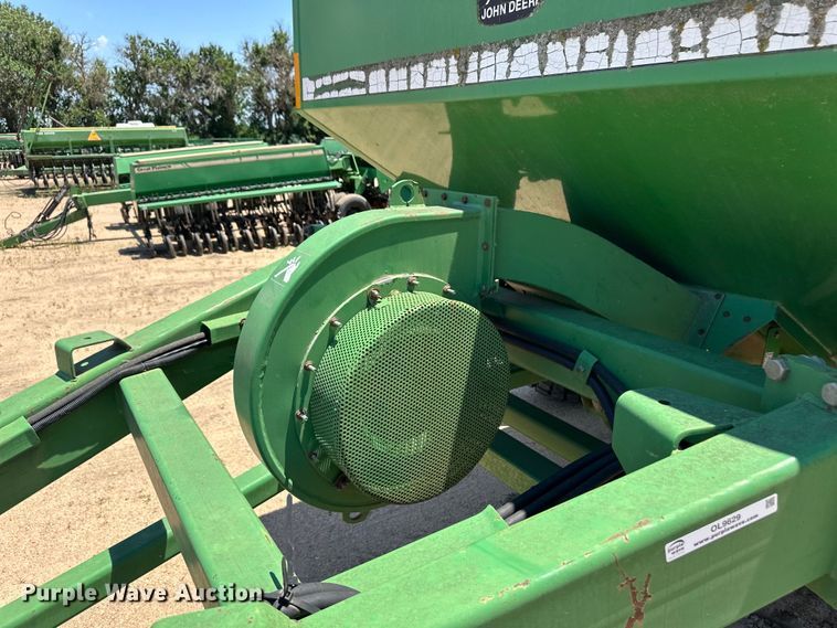 image for item OL9629 John Deere 730 air seeder