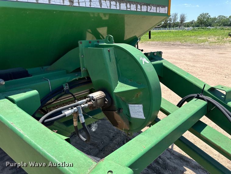 image for item OL9629 John Deere 730 air seeder
