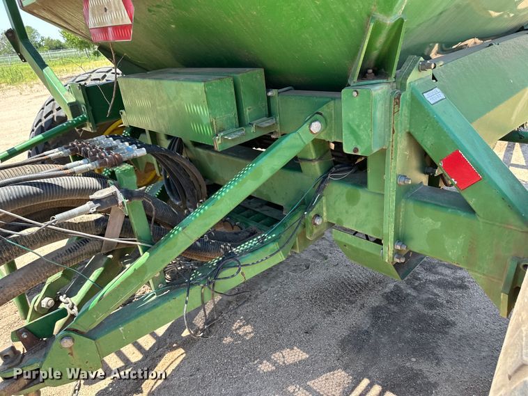 image for item OL9629 John Deere 730 air seeder