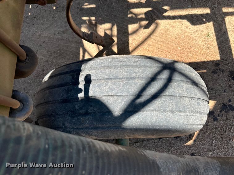 image for item OL9629 John Deere 730 air seeder