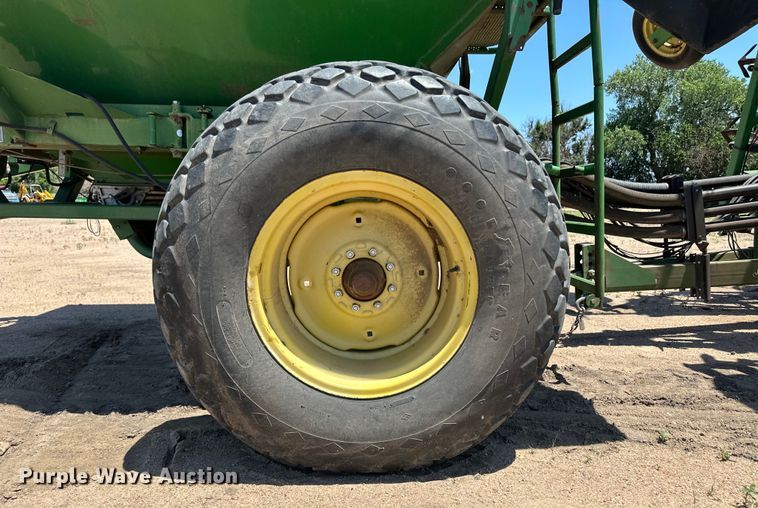 image for item OL9629 John Deere 730 air seeder