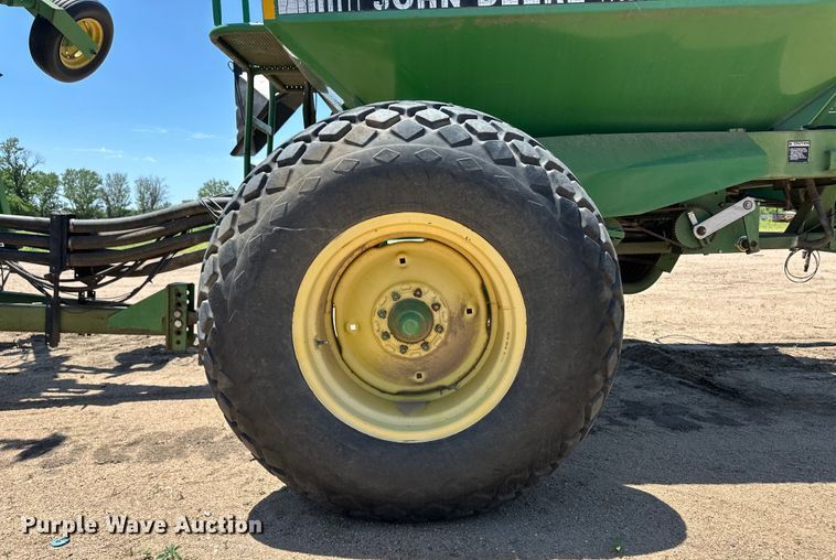 image for item OL9629 John Deere 730 air seeder