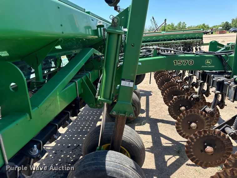 image for item OL9631 John Deere 1520 grain drill