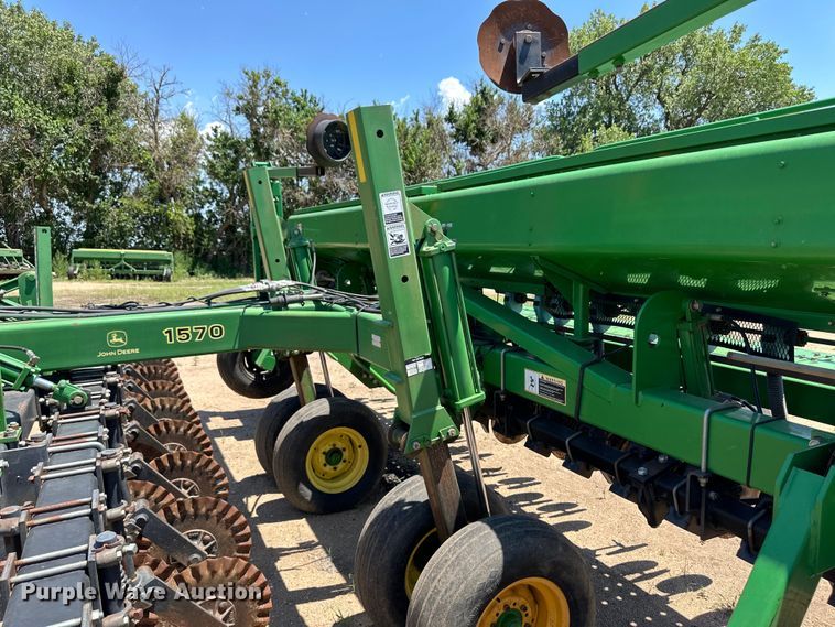 image for item OL9631 John Deere 1520 grain drill