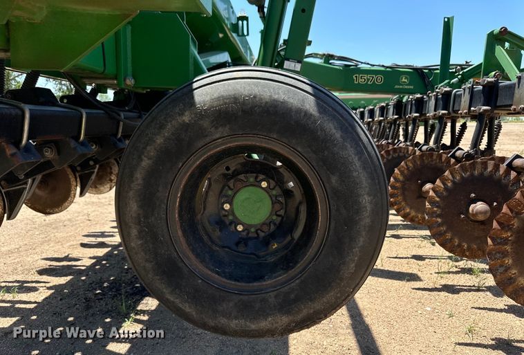 image for item OL9631 John Deere 1520 grain drill