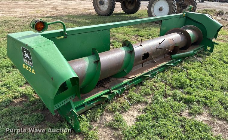 image for item OL9639 John Deere 653A all-crop head