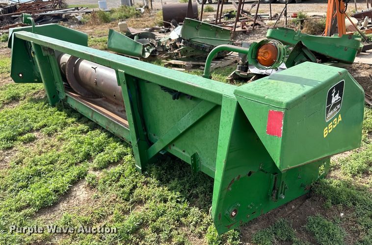 image for item OL9639 John Deere 653A all-crop head