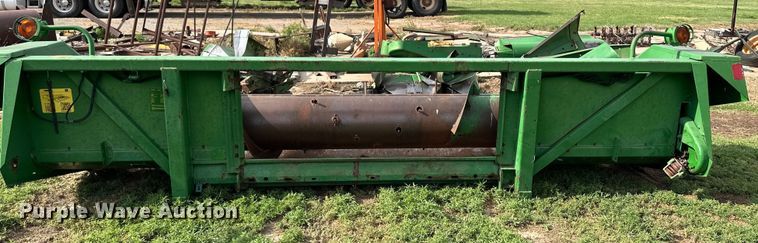 image for item OL9639 John Deere 653A all-crop head