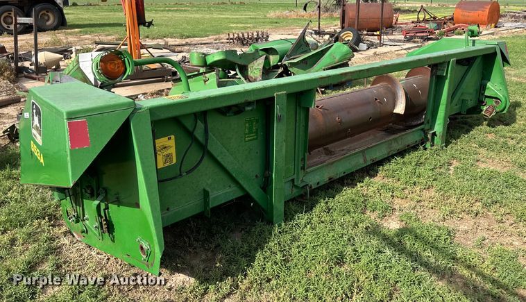 image for item OL9639 John Deere 653A all-crop head