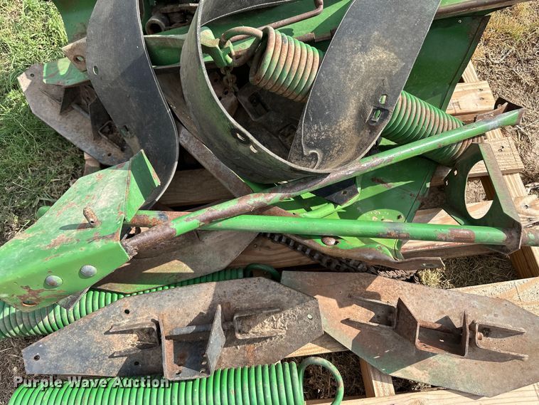 image for item OL9639 John Deere 653A all-crop head