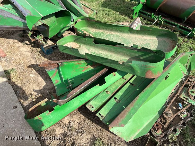 image for item OL9639 John Deere 653A all-crop head