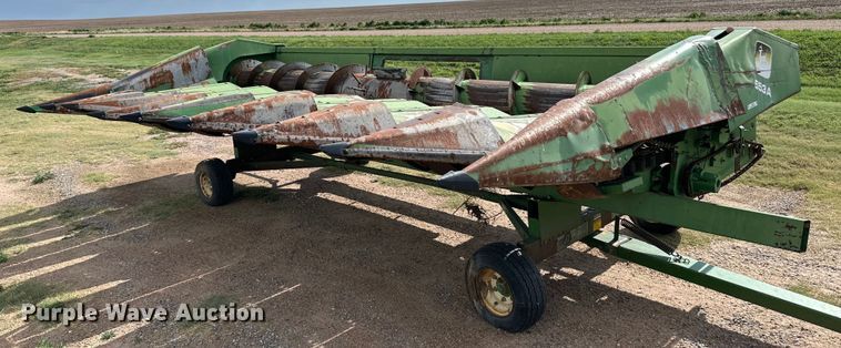 image for item OL9640 John Deere 853A all-crop head