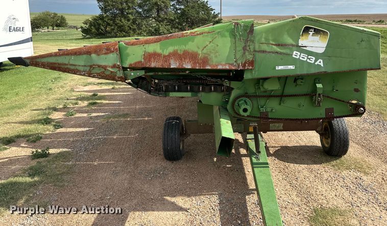 image for item OL9640 John Deere 853A all-crop head