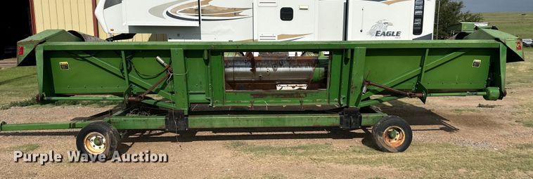 image for item OL9640 John Deere 853A all-crop head