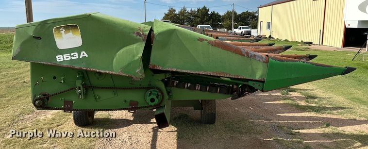 image for item OL9640 John Deere 853A all-crop head