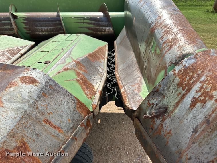 image for item OL9640 John Deere 853A all-crop head