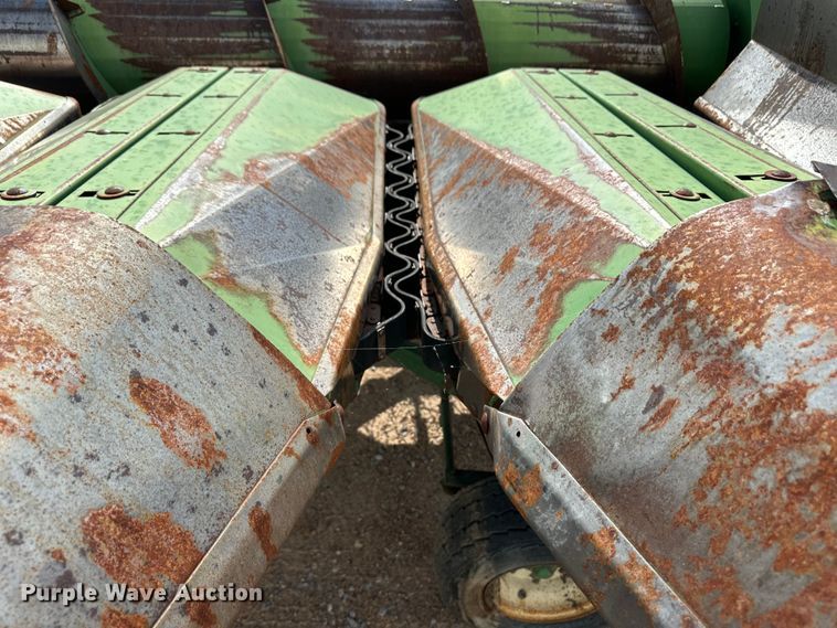 image for item OL9640 John Deere 853A all-crop head