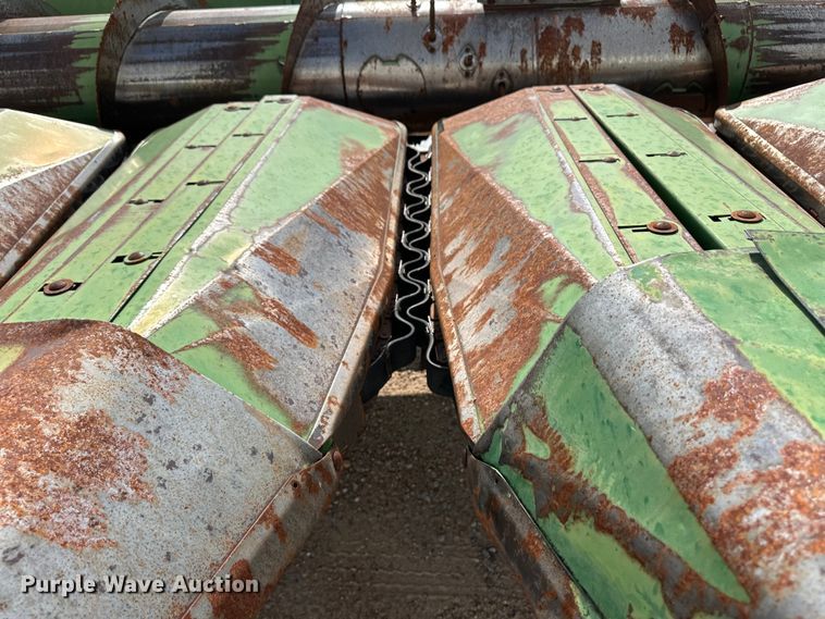 image for item OL9640 John Deere 853A all-crop head