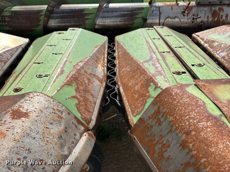 image for item OL9640 John Deere 853A all-crop head