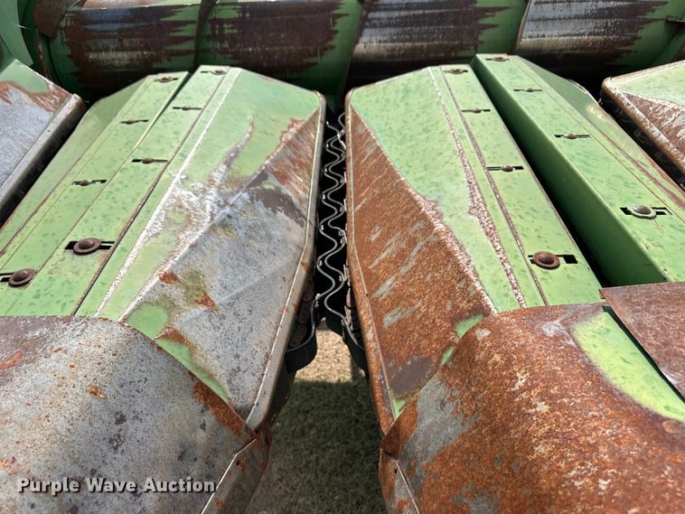 image for item OL9640 John Deere 853A all-crop head