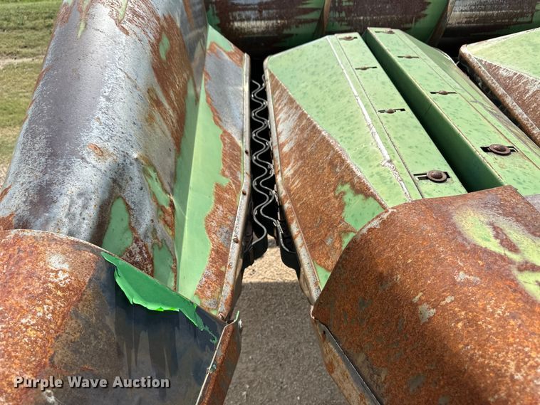 image for item OL9640 John Deere 853A all-crop head